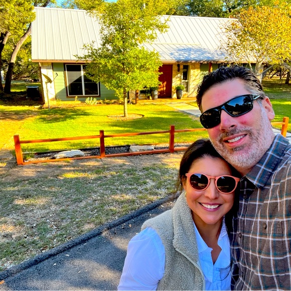 Meet your Posher, Cassandra - Picture 1 of 2